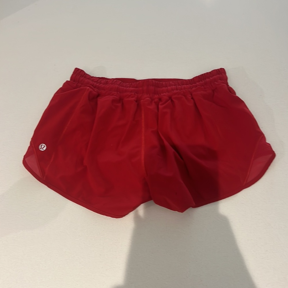 Red lulu shorts !